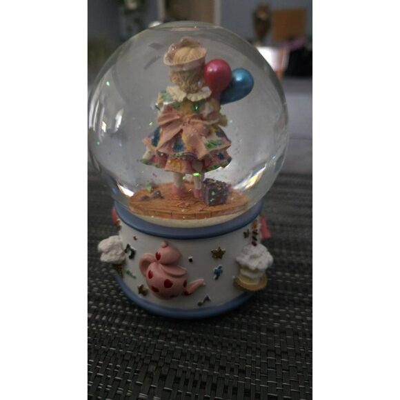 FAO Schwarz Madame Alexander Snow Globe Plays Happy Birthday Music Wind Up Nobox - Picture 6 of 7